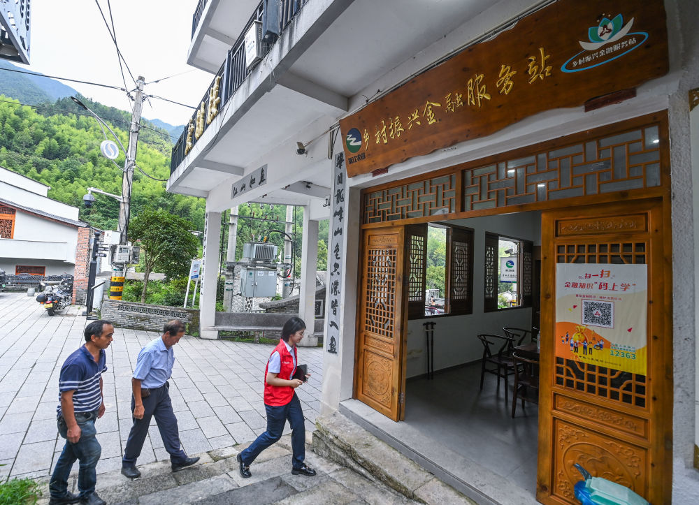 中甲最新排名背后的隐藏故事，小巷特色小店的独特风味探寻