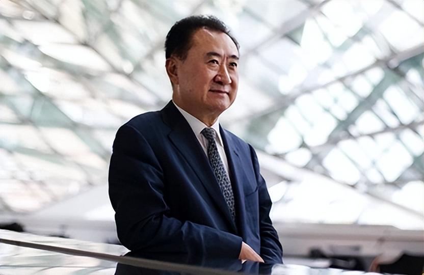 鲁豫最新发型展现变化之美，自信闪耀亮相！