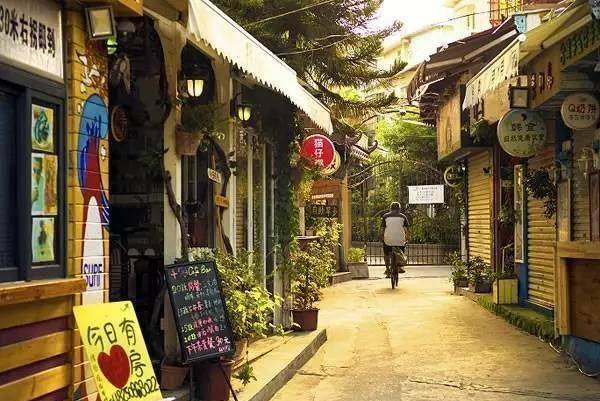 黄佳琦最新发现，小巷特色小店的独特魅力与隐秘宝藏