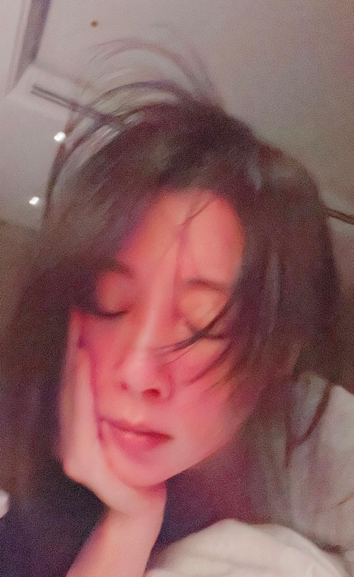 时尚潮流下的自我表达，最新自拍图片分享