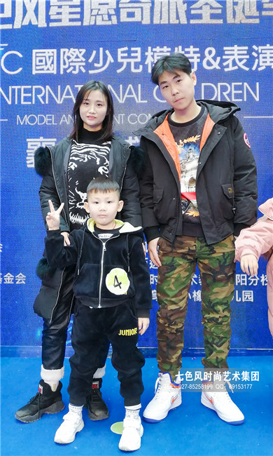 阿霞，星光璀璨的成长蜕变与自信闪耀的演员之路