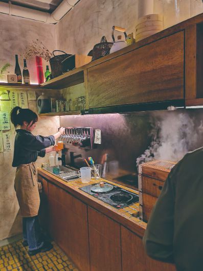 最新劳动歌与小巷深处的特色小店探秘之旅