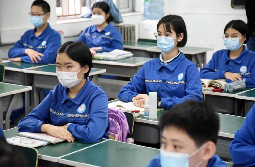 开学科技新品引领学习新潮流，最新报道揭秘震撼登场新动向