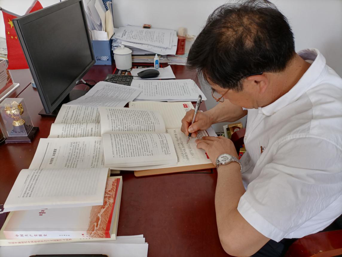 变化中的学习，淡泊图片与自信成就的力量展现