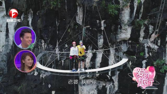 女娃合照最新瞬间，自信与成就感的璀璨绽放