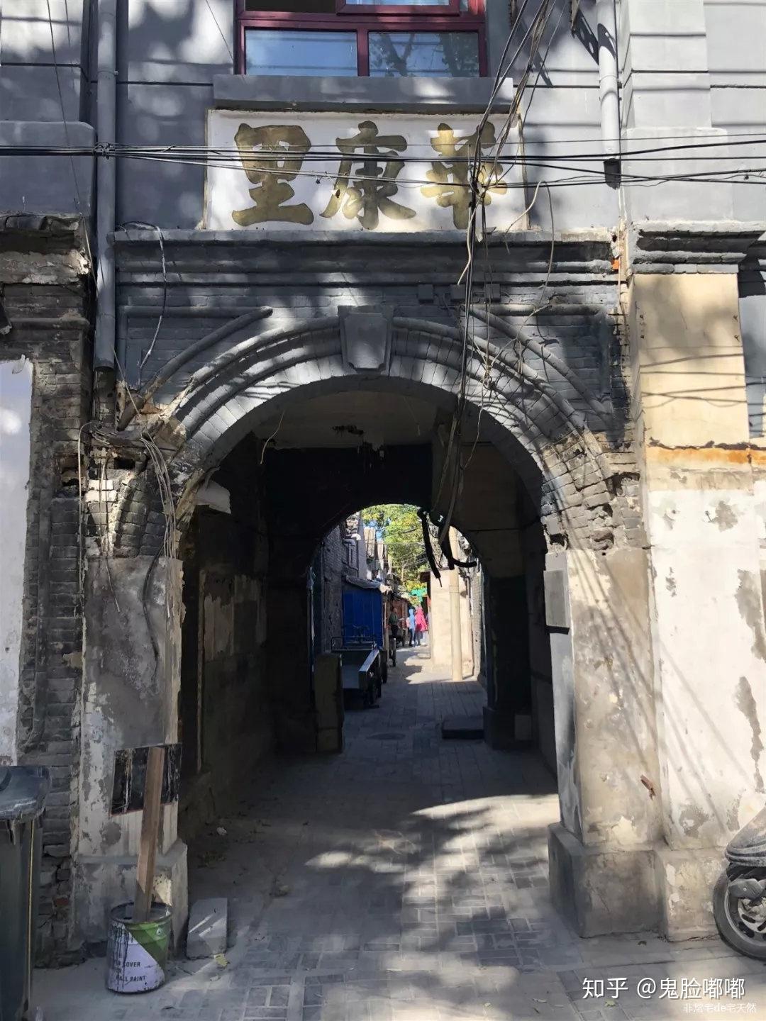 探索小巷宝藏，最新光碟藏于独特小店之旅