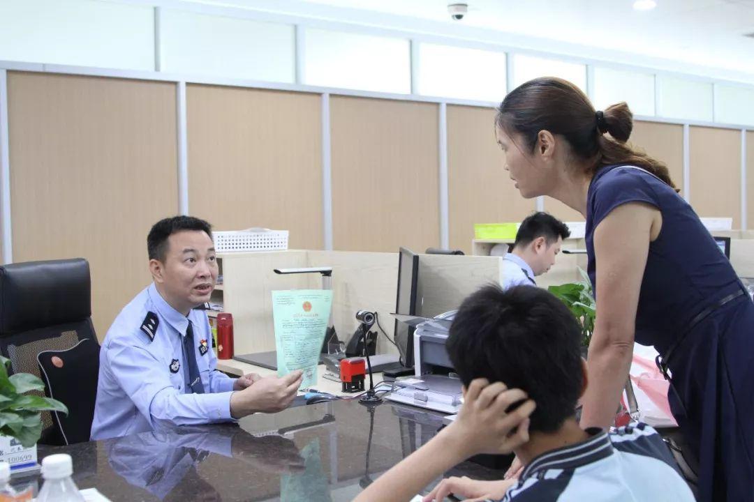 香港明星普通话之旅，自信与成就感的励志征程