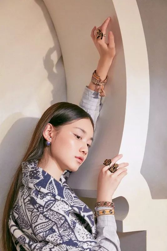 女演员SY的舞台与荧屏之旅，学习、变化与自信成就感的塑造之路