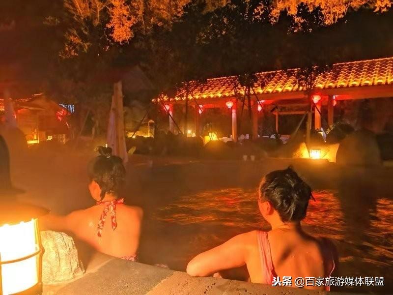 汤河裸浴最新照片，自然、文化与争议的交织