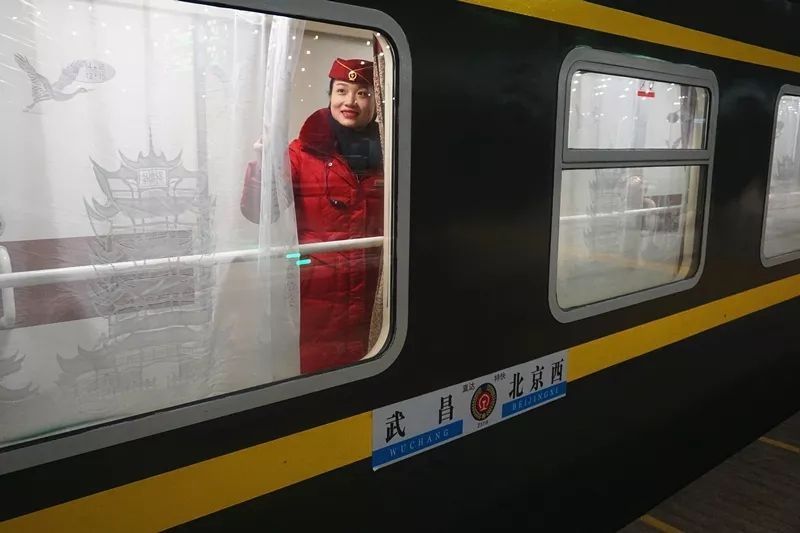 Z218火车最新动态，自然美景的探索之旅启程