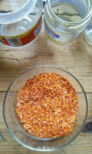 原味小辣椒探索小巷美食秘境，独特风味一览无余