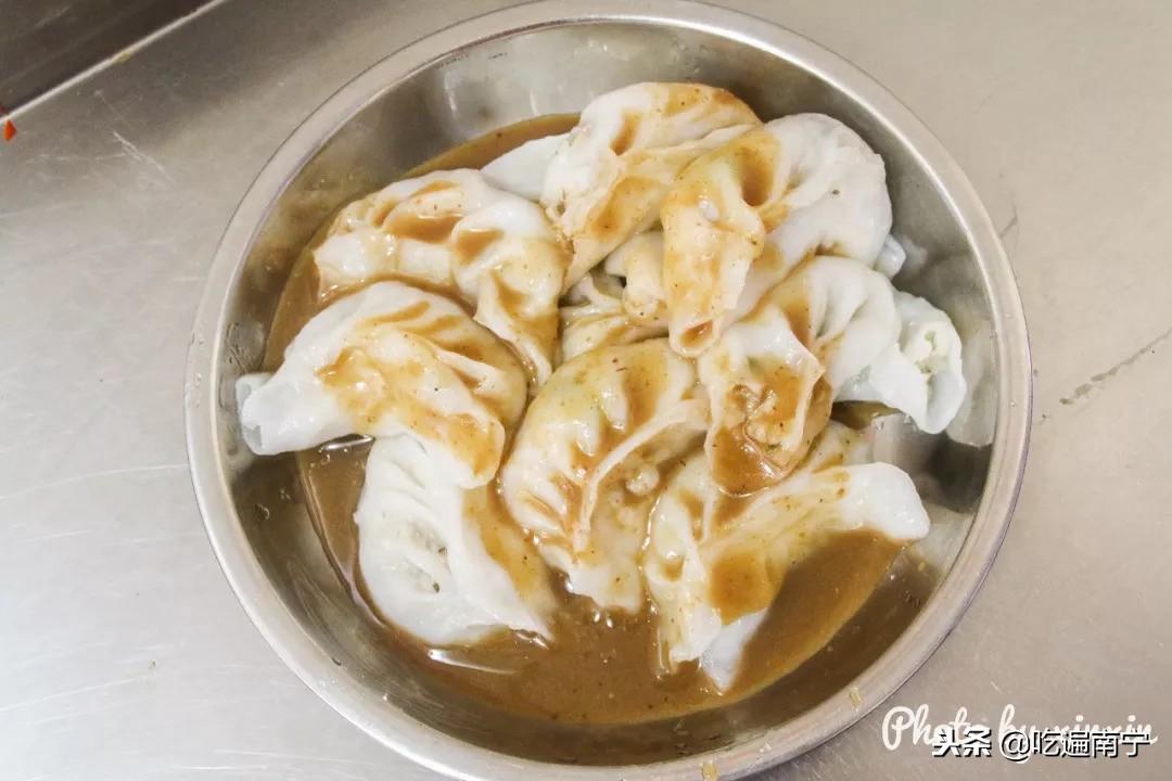 TFBoys最新动态与小巷深处的独特风情，一家必探的特色小店
