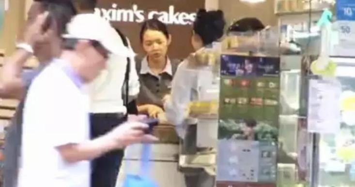 女生潮流背影头像大赏，小巷深处的特色小店探秘风采